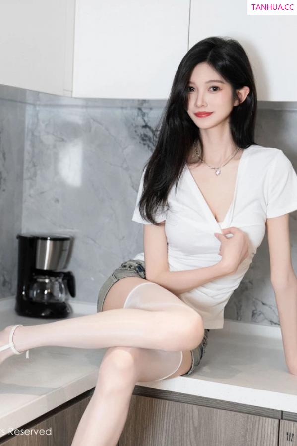 程程程  [XiuRen]高清写真图 2024.03.28 No.8306 程程程- 丝袜美腿第28张图片